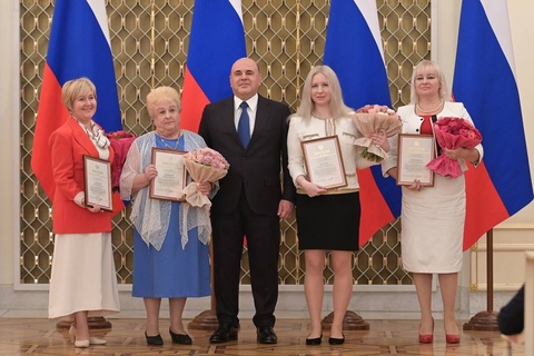 Профессор Мининского университета Светлана Сорокоумова (первая справа) на церемонии награждения. Источник фото: Мининский университет