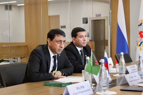 Члены туркменской делегации особо отметили вопросы сотрудничества в сфере высшего образования.