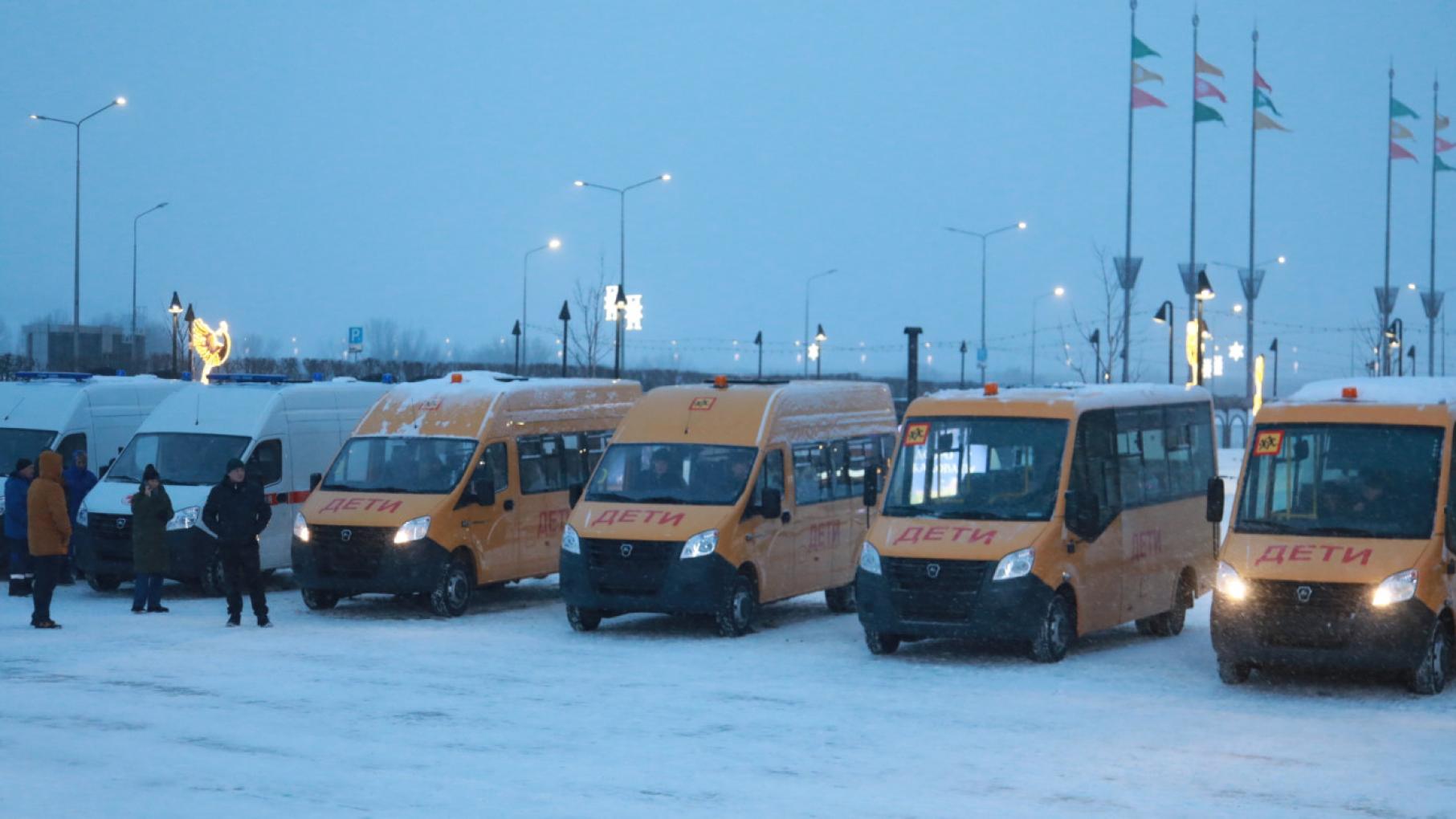 Нижегородский автопарк пополнился машинам скорой помощи и школьными автобусами