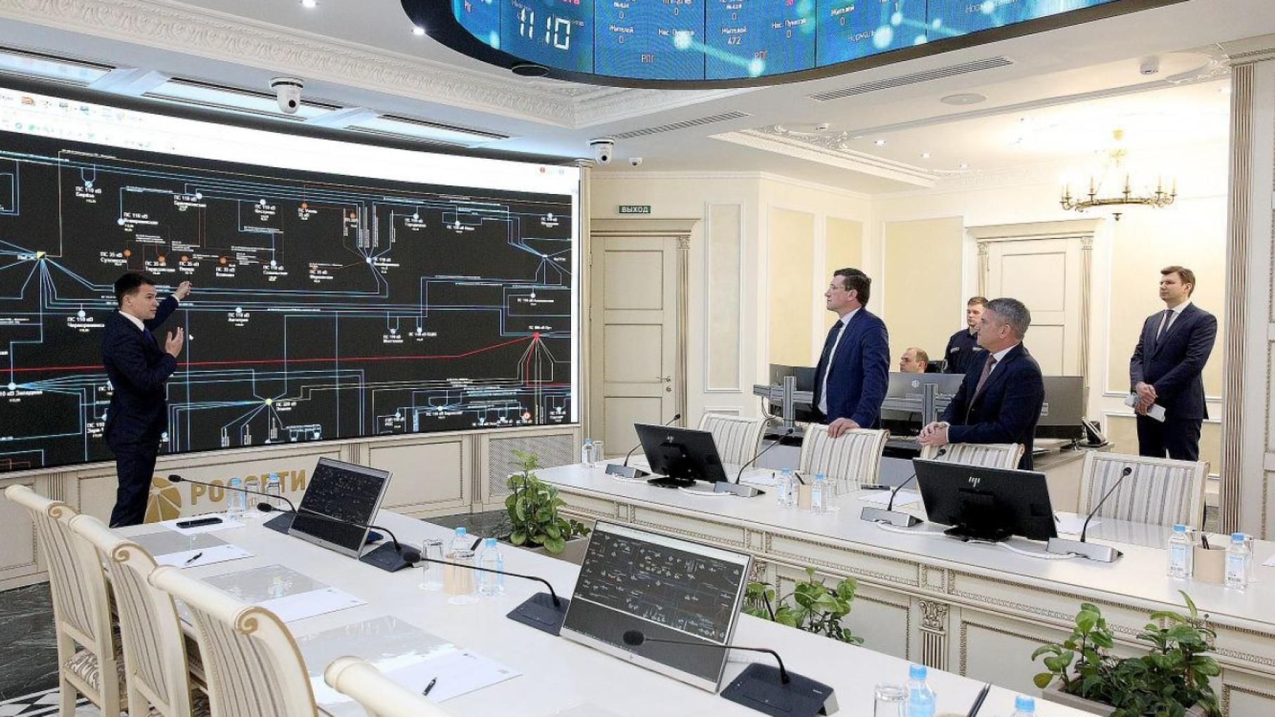 Глебу Никитину продемонстрировали работу модернизированного Центра управления сетями «Нижновэнерго»