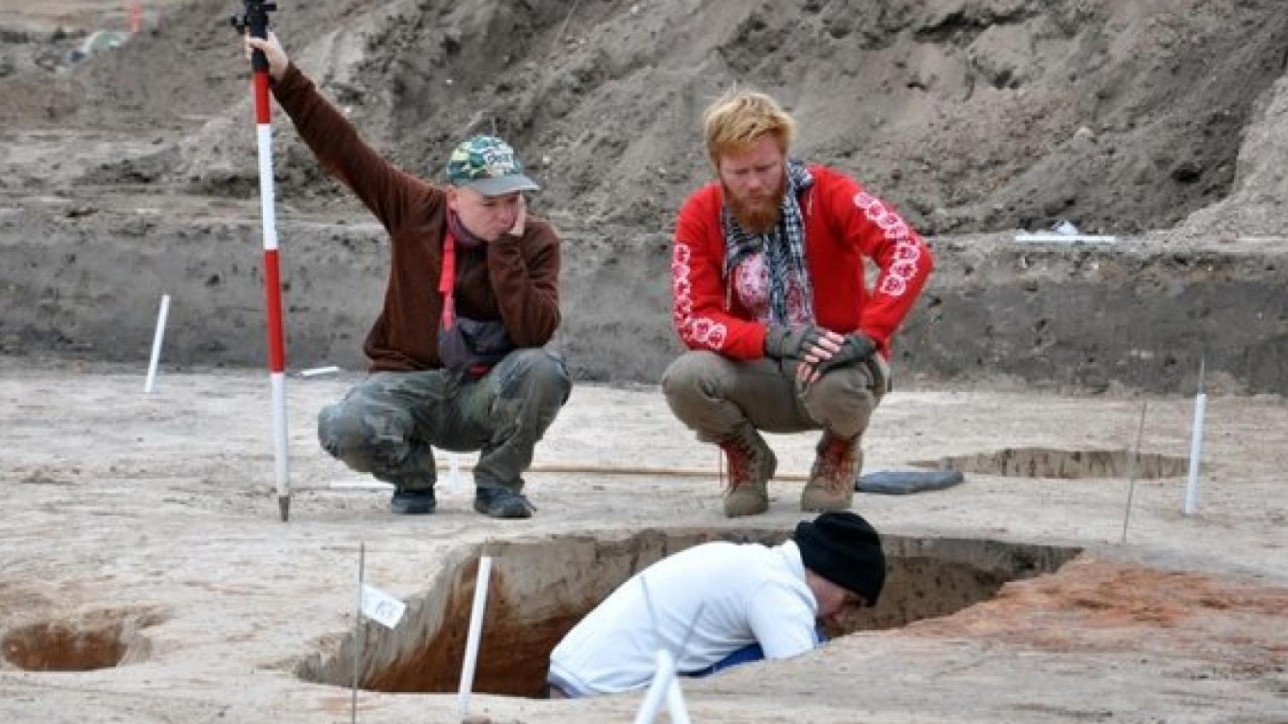 Посуду, монеты и украшения XIII-XIX веков нашли при раскопках на месте строительства школы в Городце