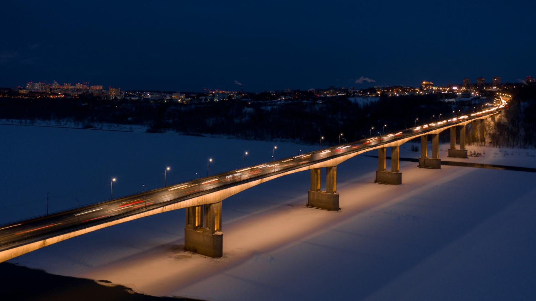 Архитектурную подсветку смонтировали на еще одном мосту в Нижнем Новгороде