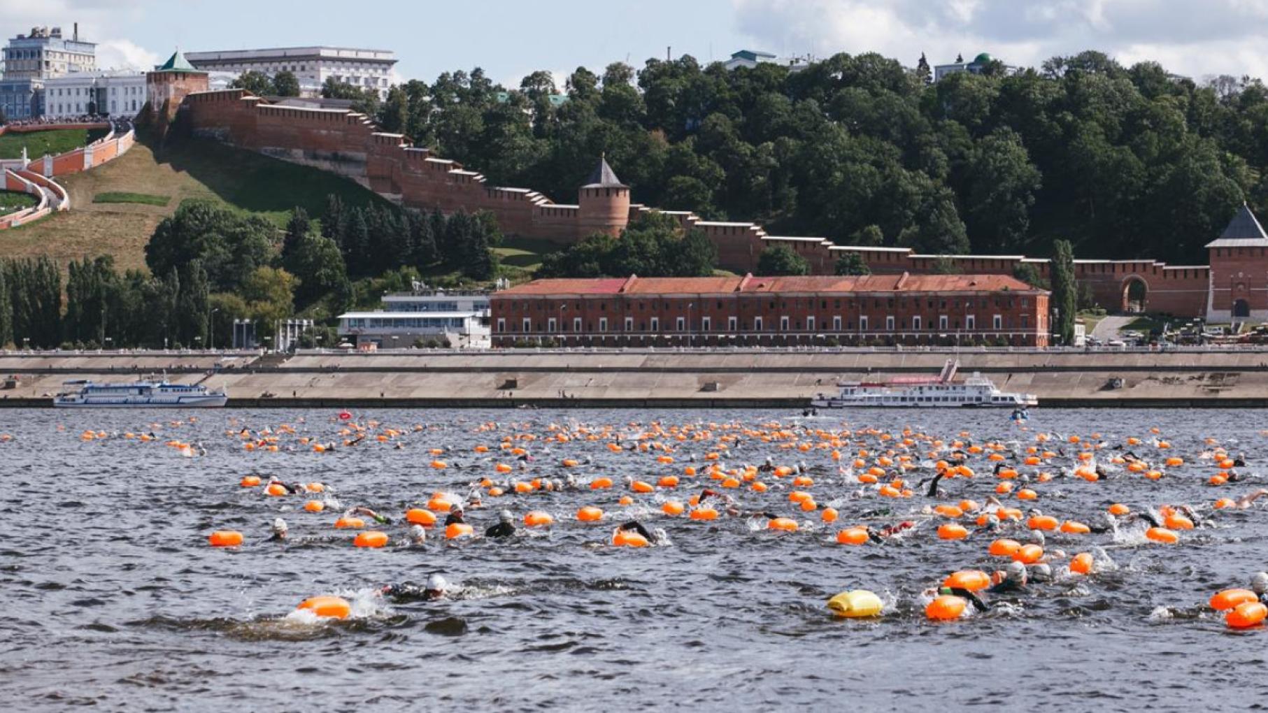 Спортсмены из 160 городов России и 10 стран мира переплывут Волгу на заплыве в Нижнем Новгороде