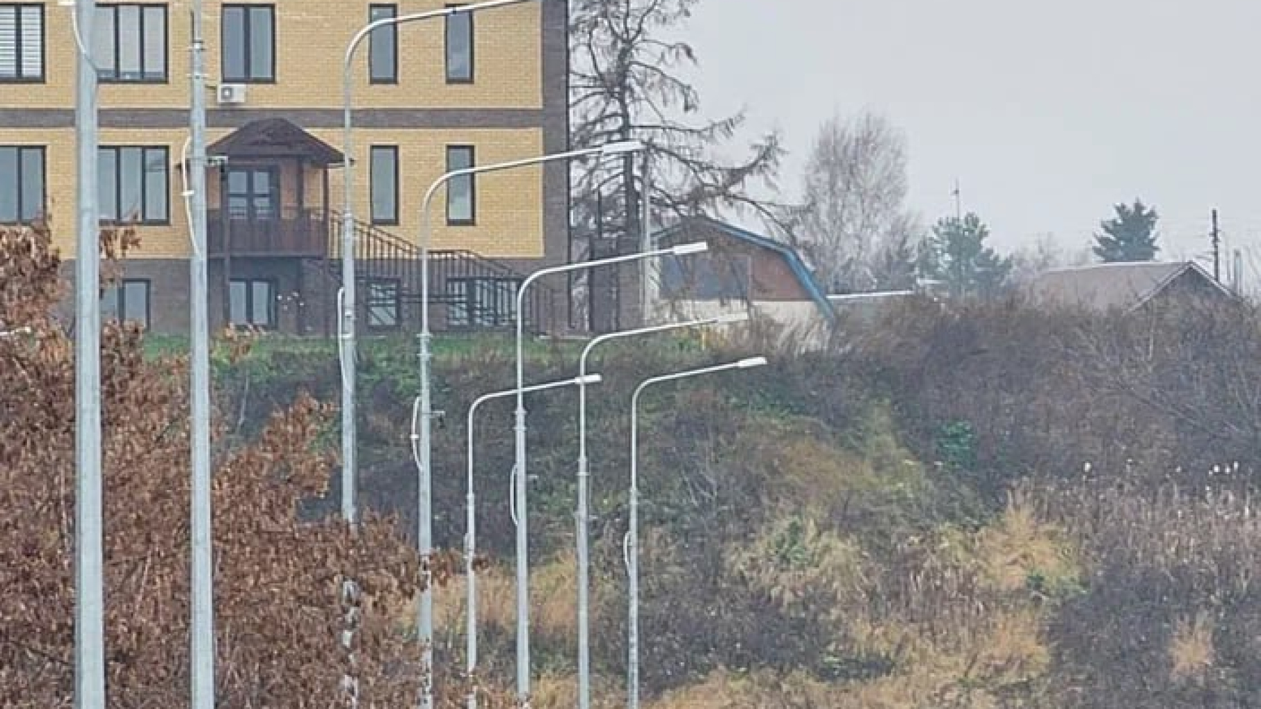 В Лыскове на подъезде к речному порту установили «умное» освещение