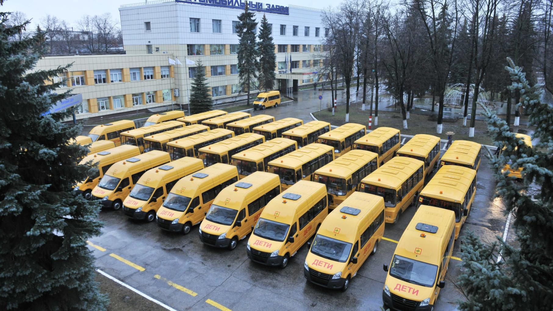 Горьковский автозавод поставит регионам машины скорой помощи и школьные автобусы