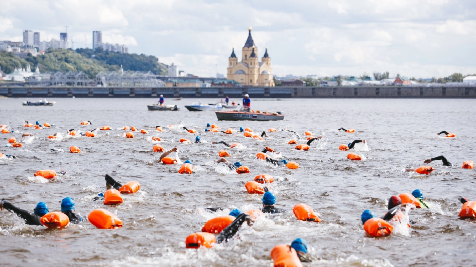 Пловцы из 160 городов России поучаствуют в заплыве через Волгу