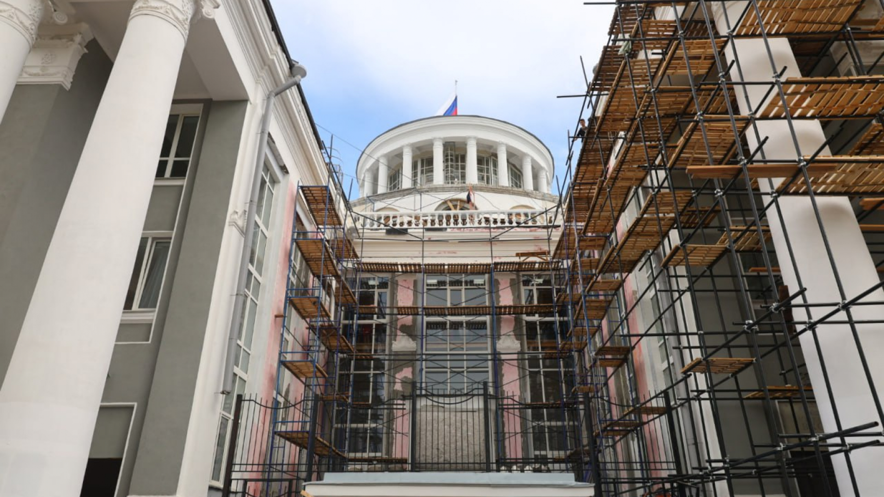 Сквер у Дворца культуры химиков в Дзержинске благоустроили почти наполовину