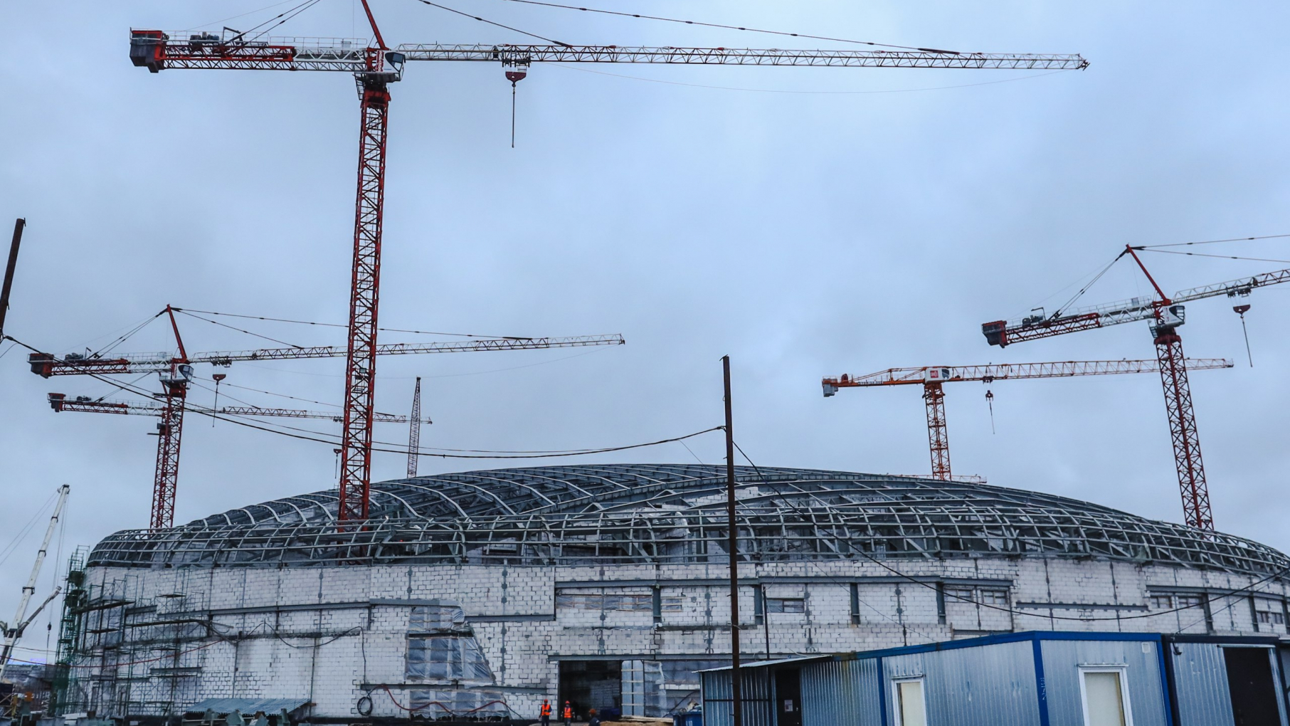 Каркас кровли смонтирован в ледовом дворце на Стрелке в Нижнем Новгороде