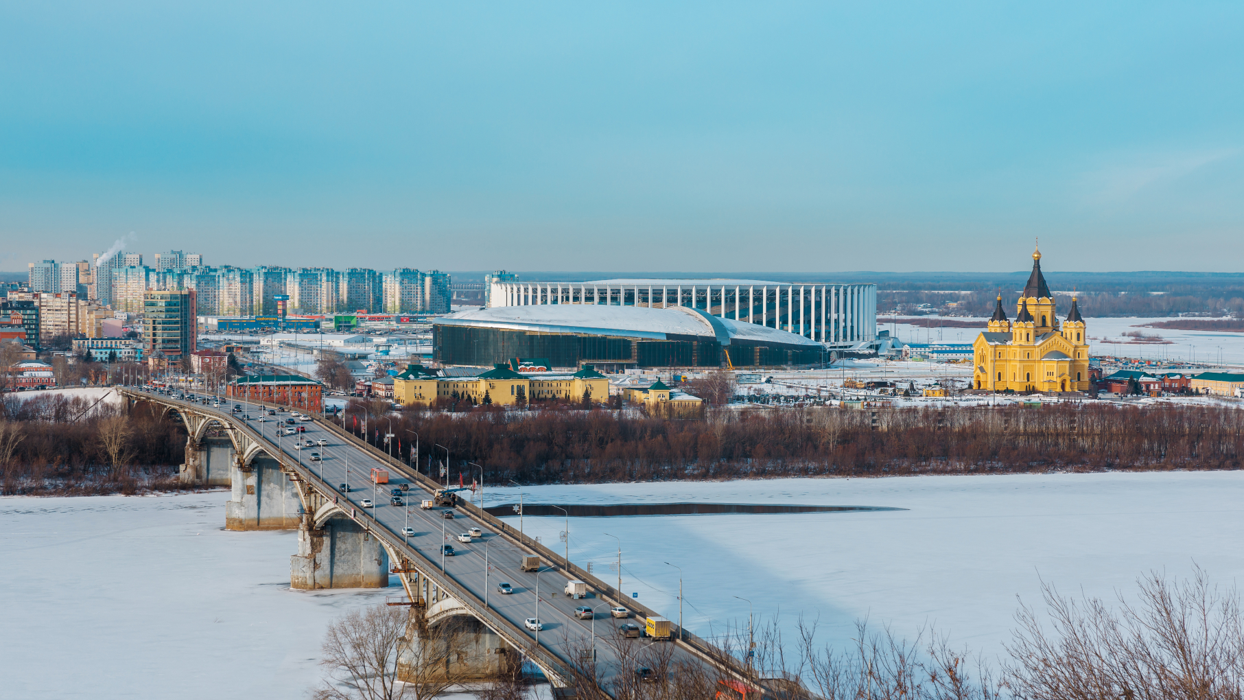 В Ледовом дворце на Стрелке Нижнего Новгорода завершили устройство основания двух арен
