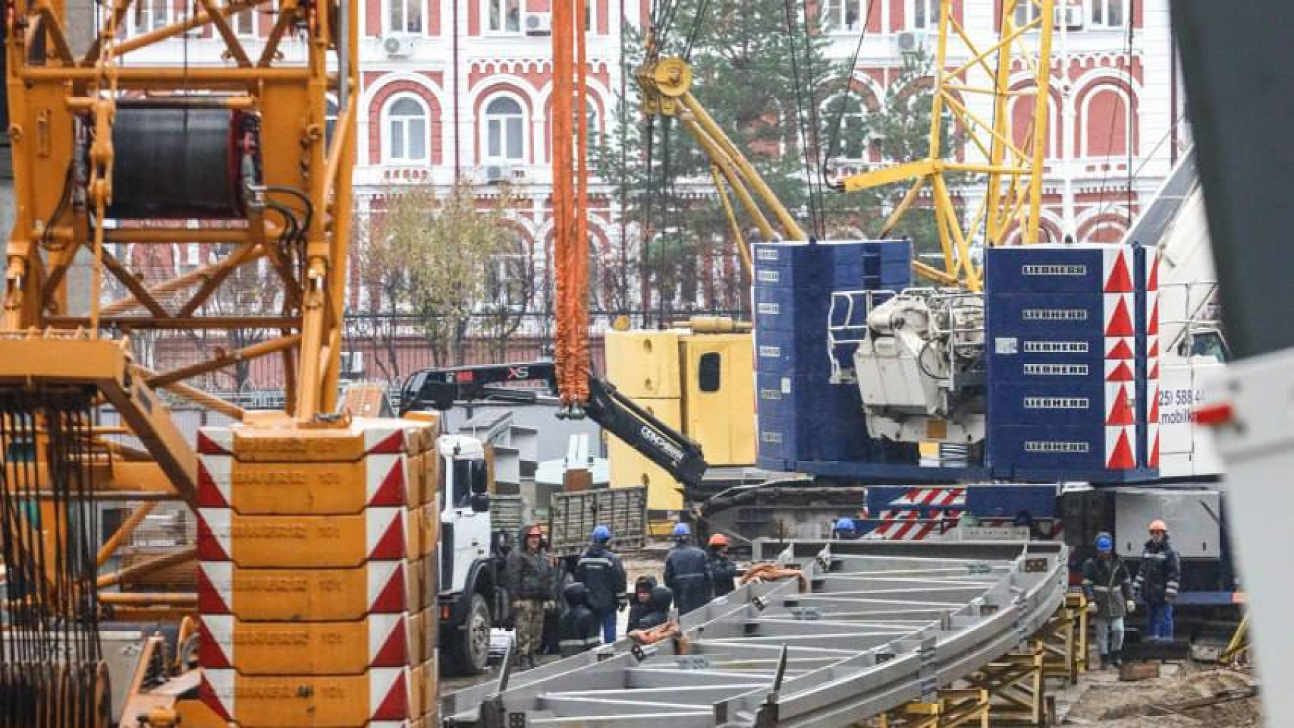 Почти 70% металлоконструкций смонтировано на площадке Ледового дворца в Нижнем Новгороде