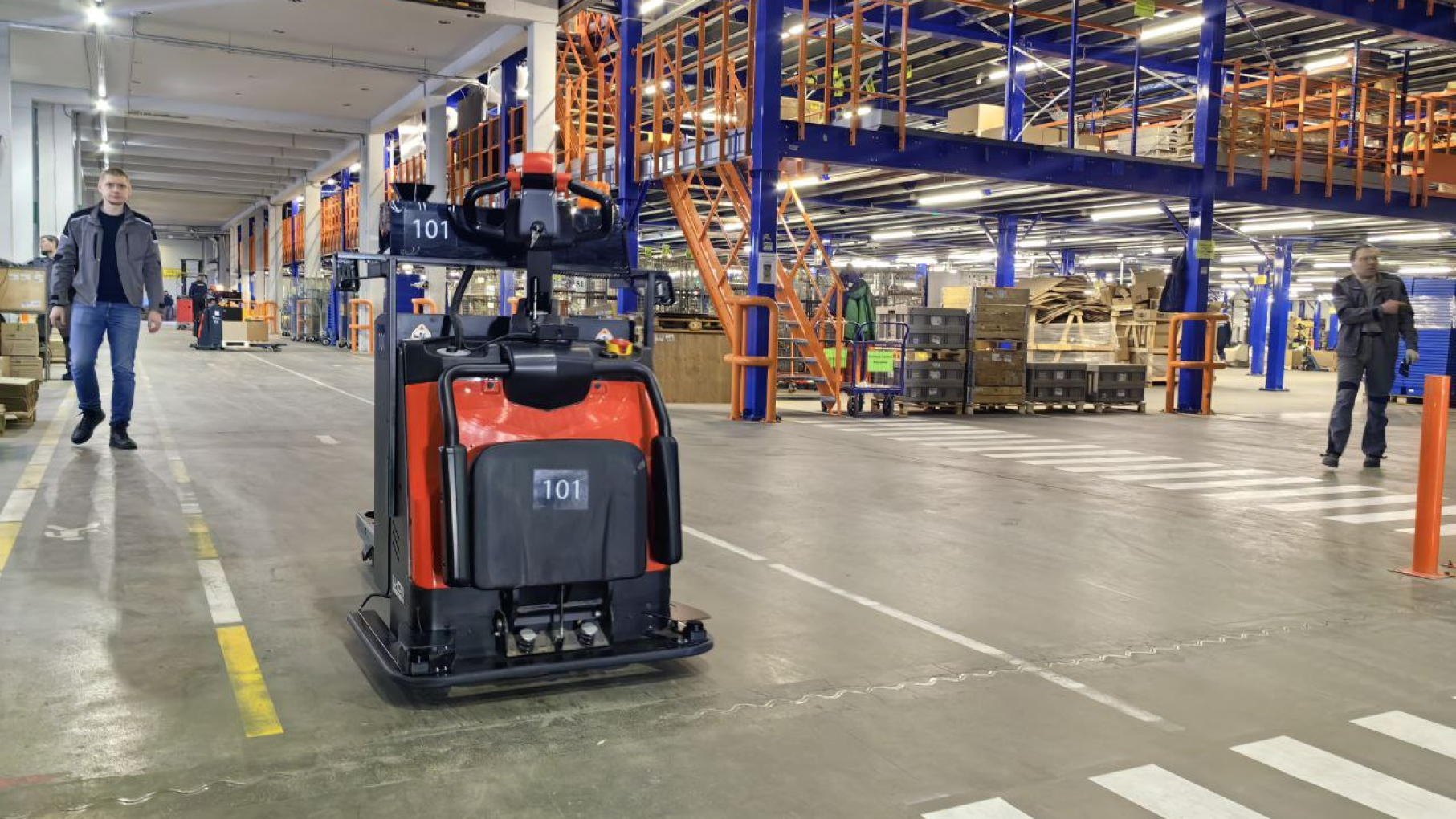 В Нижнем Новгороде начали работу первые беспилотные погрузчики