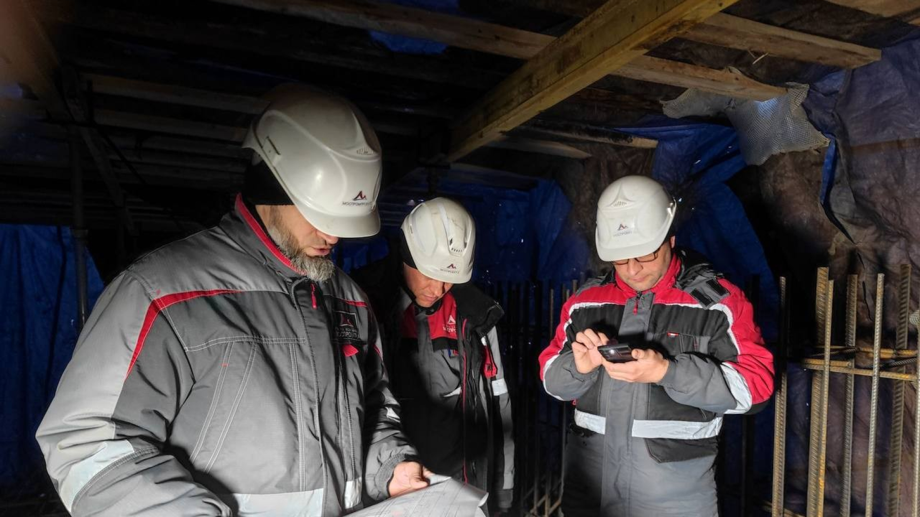 Готова половина котлована для строительства метро на улице Горького