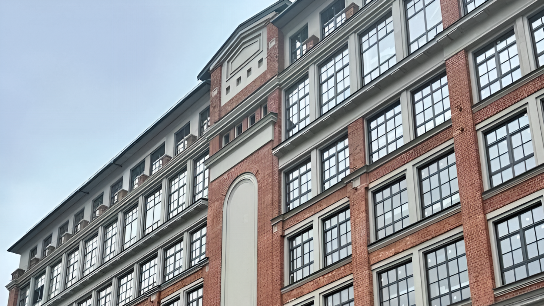 На Черниговской набережной восстановили ОКН — главный корпус мельницы Башкирова