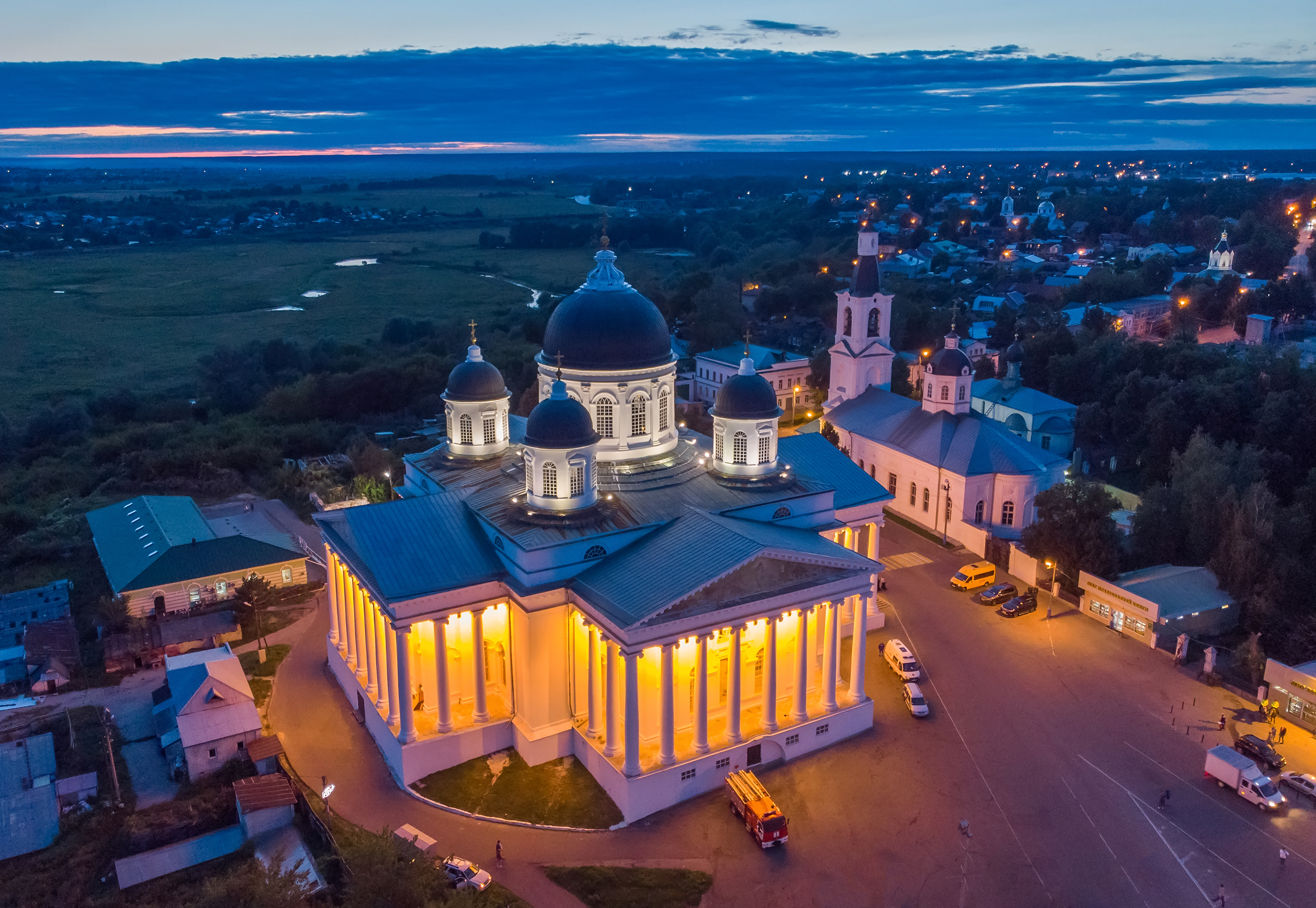 Нижегородской московская область. Воскресенский собор Арзамас. Соборная площадь Арзамас. Воскресенский собор Арзамас площадь. Воскресенский собор Арзамас ночью.